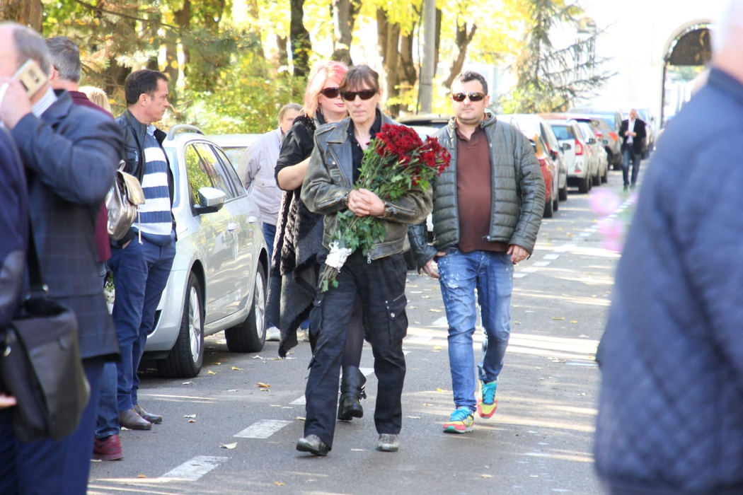 Leo Iorga, condus pe ultimul drum! Imagini exclusive de la înmormântarea îndrăgitului cântăreț