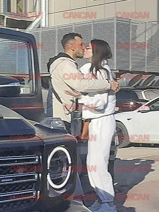 Andreea Bostănică nu-l mai ascunde pe nepotul președintelui! CANCAN.RO i-a filmat pe iubăreți chiar în buricul Capitalei, alături de ”soacra mică”