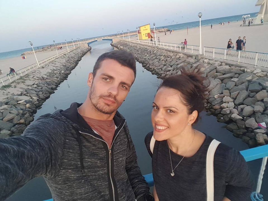 Tragedie în echipa lui Smiley! Dansatoarea s-a prăbuşit pe scenă în braţele soţului și a murit