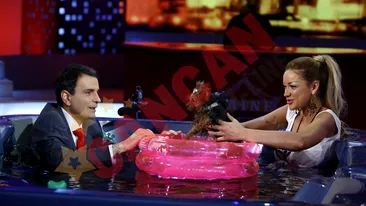 VIDEO Bianca in jacuzzi cu Mandruta: Ai chiloti pe tine acum? Te strang?