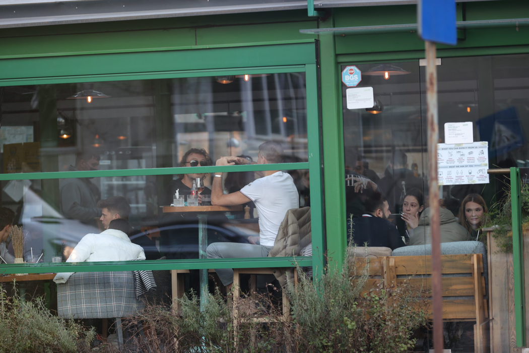 Cristian Boureanu a pus țara la cale, alături de un prieten, la un restaurant din Capitală