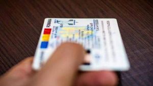Cât timp ai la dispoziție să îți schimbi buletinul după căsătorie. Amenda pe care o riscă cei care nu fac asta