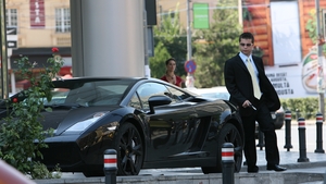 Scumpa viata in Bentley, tata! Honorius alimenteaza de 500 de lei o data, iar de banii astia se plimba doar trei zile!