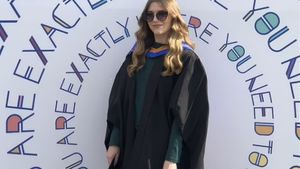 Motivul incredibil pentru care românca din imagine a fost victima discriminării în Anglia: „Nu ajungeam nici măcar la interviu”