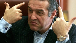 Becali ia exemplu de aici! Noua jucatori de la Steaua Rosie Belgrad au fost amendati drastic pentru ca nu s-au daruit exemplar intr-un amical castigat!