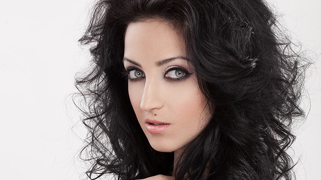 Laur de la trupa Zero are o iubită top model! Carmen Călin va reprezenta România la un concurs international de frumusete