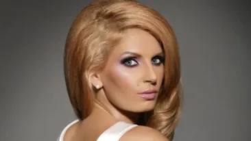 Andreea Banica: Am facut o pasiune pentru pantofi! Cere parerea fanilor in privinta tinutelor de scena!