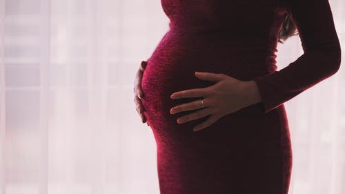 Studiul care demontează una dintre teoriile conspirației: vaccinarea împotriva COVID nu afectează fertilitatea