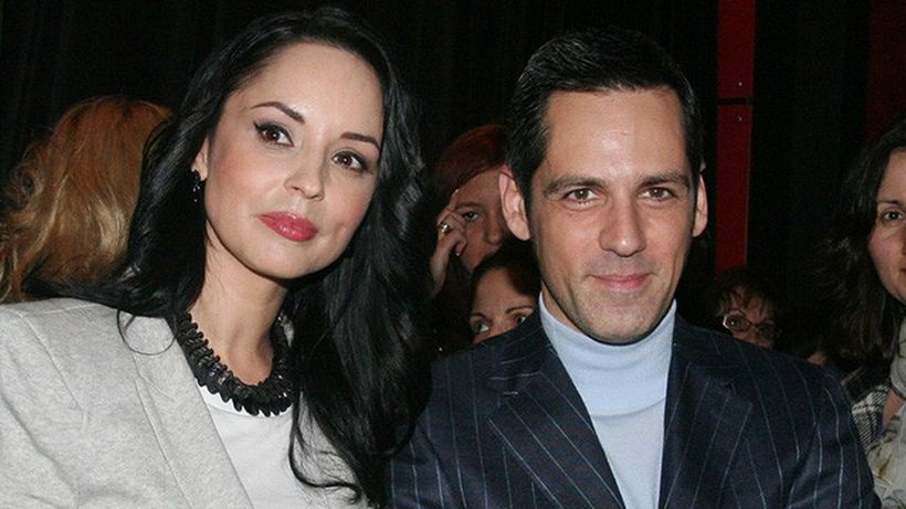 Cand zanele nu mai folosesc praf magic, toate se ofilesc! La resedinta lui Banica, si florile s-au uscat de dorul Andreei Marin