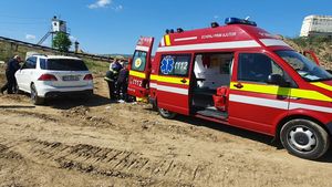 Incident grav în Prahova! Un bărbat a fost prins într-o bandă transportatoare, la balastieră
