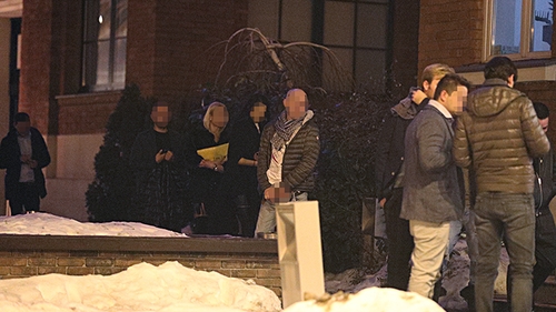 I-a şocat pe clienţii clubului: cum a fost filmat un”glumeţ” la 4 dimineaţa. S-a desfăcut la şlit în faţă la LOFT şi… s-a uşurat în scrumieră!