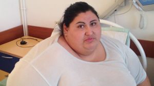 Cea mai grasă femeie din România nu este deloc cuminte. "Cam schimbă bărbaţii..." Cine îi creşte copiii