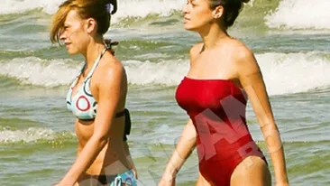 Raluca Lazarut, aproape goala sub dus