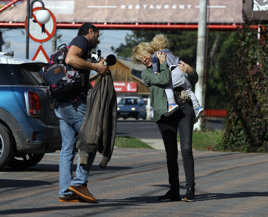 Dragoş Bucur şi Dana Nălbaru, ziua părinţi responsabili, iar seara...romantici