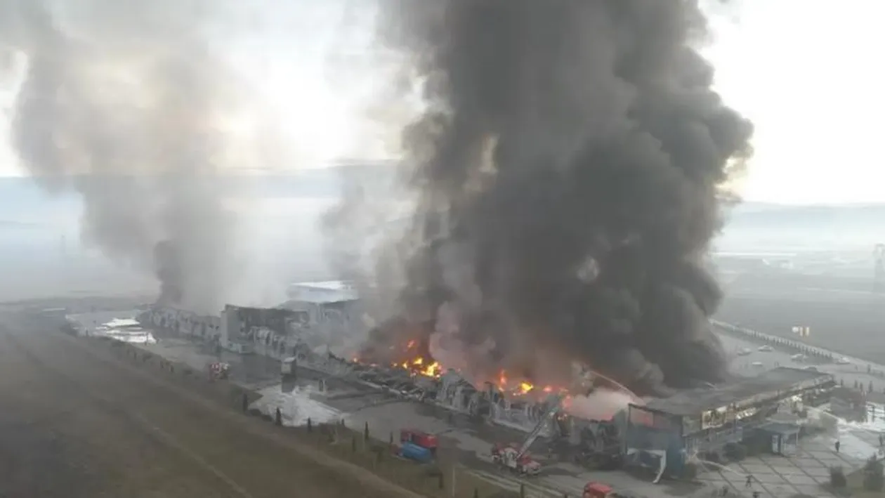 Incendiul din Alba, care a distrus în totalitate Fabrica Solina, nestins de 48 de ore