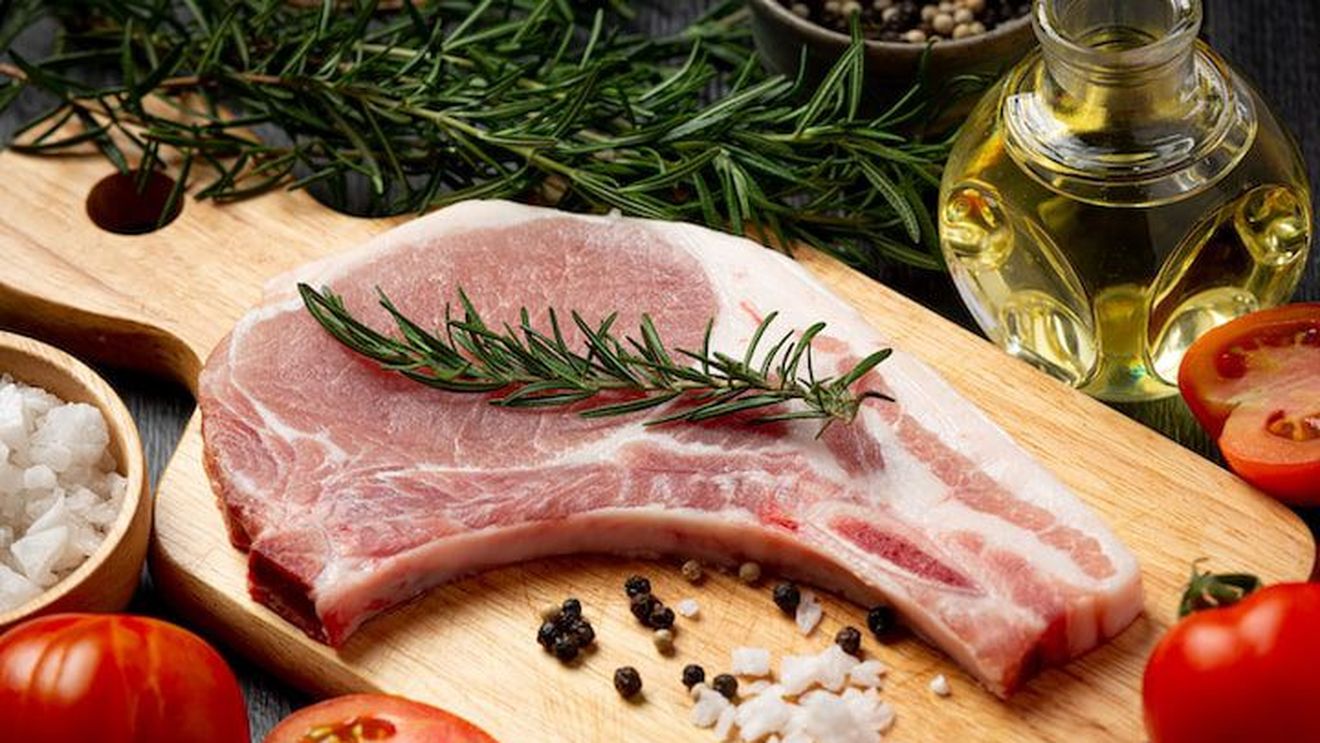 Pericol alimentar înainte de Crăciun! Carnea din piețe, infectată cu salmonella