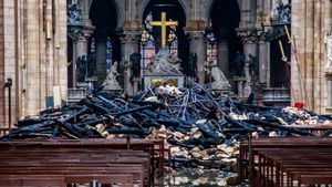 O țigară nestinsă sau o defecțiune electrică, posibile cauze ale incendiului de la Notre Dame