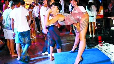 Se fataie pe cuburi in club