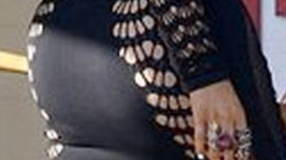 Nu e de ajuns ca e plinuta, si-a mai facut si implanturi in fese! Vezi ce vedeta vrea sa-i faca concurenta lui Jennifer Lopez!