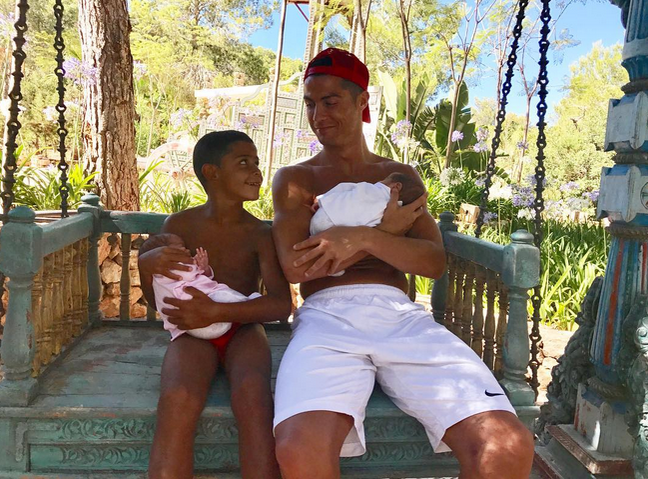 Cristiano Ronaldo vrea şapte copii:”Pentru mine, o viaţă fără copii nu înseamnă nimic…“