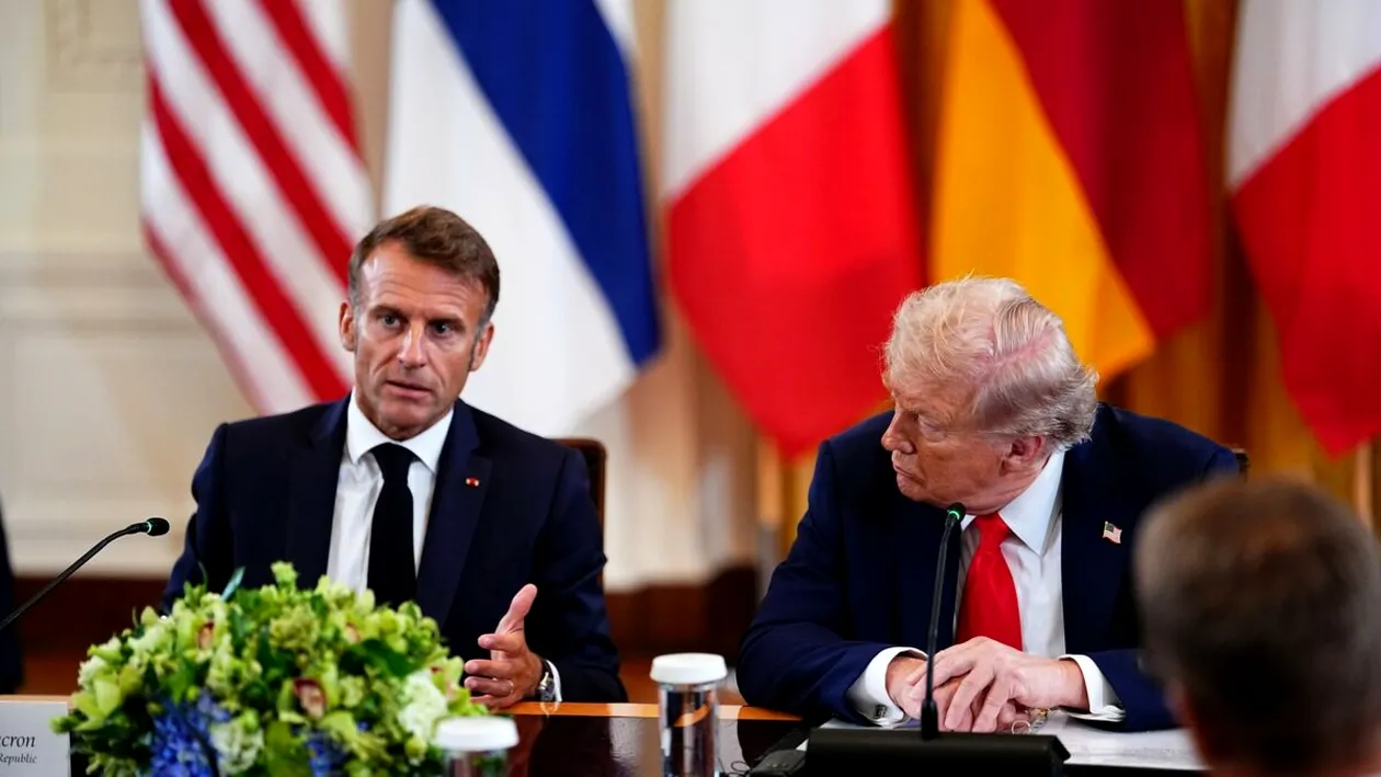 Donald Trump, surprins de un microfon lăsat deschis în timp ce vorbea în șoaptă cu Macron despre Putin. „Cred că vrea...”