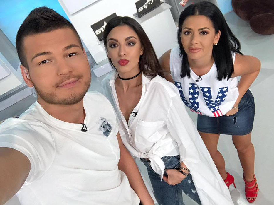 Raluca Dumitru (în dreapta), în platoul ”Star Matinal” alături de Natalia Mateuţ şi Răzvan Botezatu