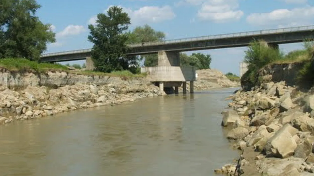 Cazul femeii ucise, transate si aruncata in raul Arges. Politistii damboviteni au gasit mana dreapta