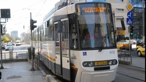 În acest tramvai bucureștenii pot citi și asculta poezie. Se va numi „Tramvaiul Poeziei”