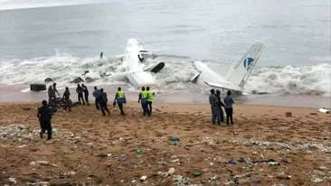 Avion prăbuşit în mare după decolare! Cel puţin 4 persoane au murit