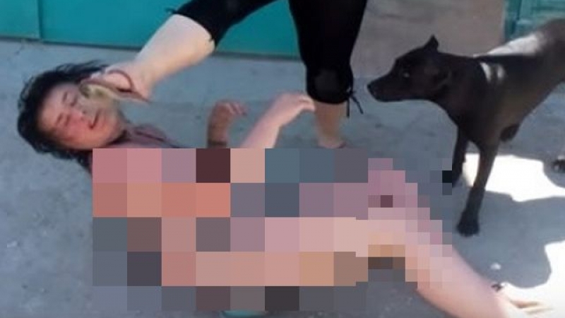 A făcut amor cu un bărbat însurat, dar a fost prinsă în fapt de nevastă. Ce s-a întâmplat apoi este de-a dreptul șocant...