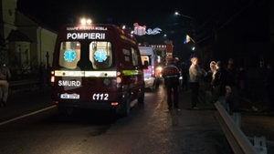 O maşină a intrat într-un grup de copii, în Bistriţa! Două fete sunt în comă