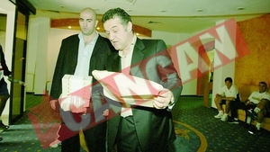 200.000 de dolari ca sa nu piarda