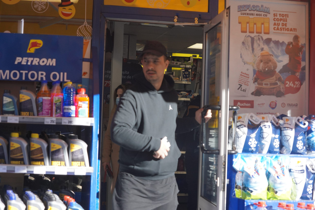 Dani Prințul Banatului a intrat în benzinărie, de unde și-a luat cafea și țigări