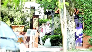 A luat pranzul cu o blonda din Barou, apoi a fugit la plaja! Valvis, din Herastrau la Marea Egee