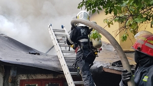 Incendiu puternic în București! O persoană cu arsuri pe 40% din corp, transportată la Spitalul Floreasca!
