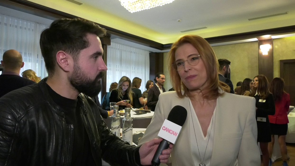 Monica Davidescu: "Muncim mult împreună și în preproducție, dar și după aceea. Ne sfătuim, aducem oameni lângă noi, ne sprijinim, căutăm împreună sponsori sau așteptăm proiectul celuilalt!"