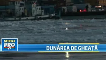 Circulatia pe Dunare, paralizata din cauza gerului! Un bac a fost recuperat aseara dintre gheturi