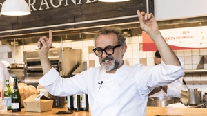 Lecții de gătit în carantină! Bucătarul celui mai bun restaurant din lume își dezvăluie secretele culinare pe internet, din izolare!