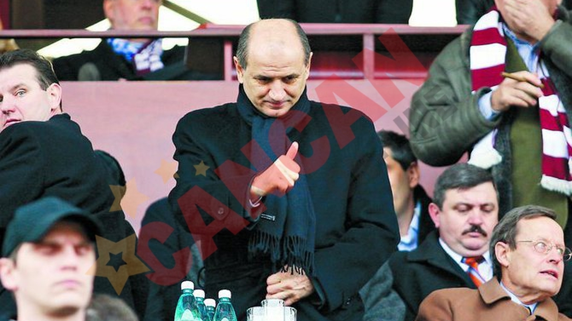 "Copos, cand ne dai cele trei miliarde?"