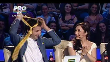 VIDEO Momentul care l-a facut pe Andi Moisescu sa-si scoata cravata in fata concurentilor de la Romanii au talent! Uite-i pe baieti cum au cantat la tomberon