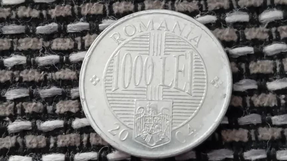 Mai ai așa ceva acasă? Prețul ireal la care se vinde o monedă de 1.000 de lei din anul 2004, acum, la două decenii distanță