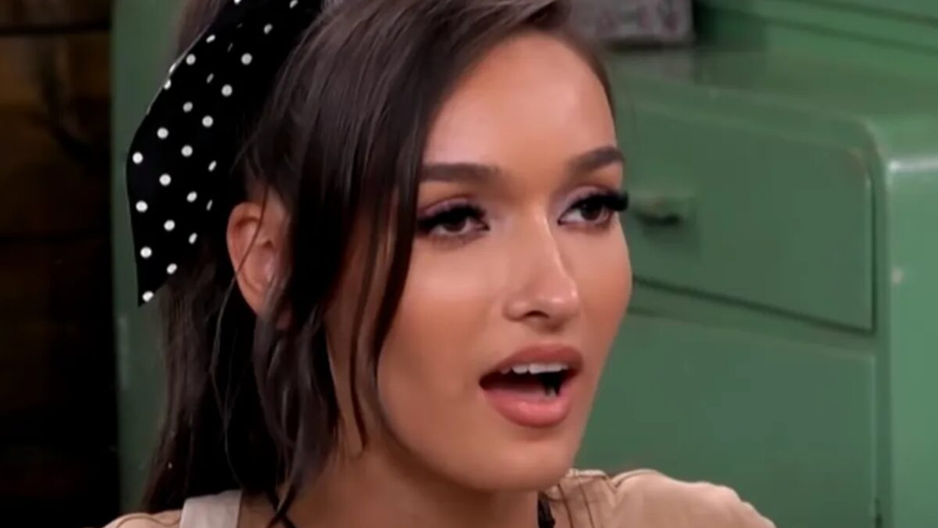 Cu ea a fost înlocuită Viviana Sposub! Antonia este model și e acum iubita lui Ionuț Rusu
