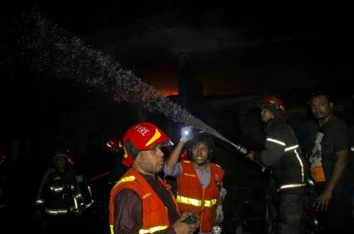 COLECTIV 2 | 70 de oameni au murit arși de vii, în urma unui incendiu care a cuprins toată clădirea!