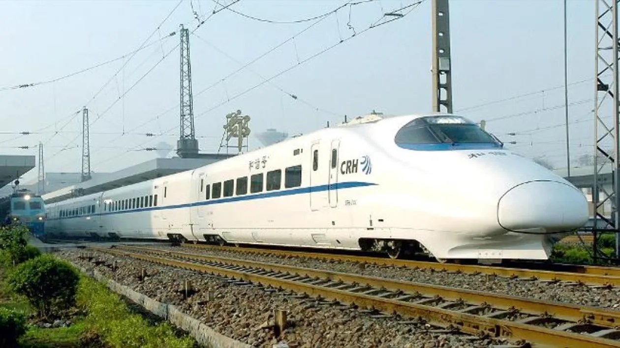 Iute ca glontul! Trenul care parcurge 2.300 de kilometri intr-un timp record de numai 8 ore