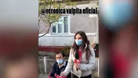 Imagini demențiale de la ziua Vulpiței! Cum dansează în curte, în jurul lui Viorel, după ce a copt cartofi pe plită VIDEO