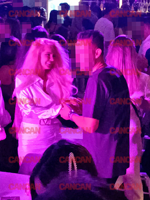 Balerina Andreei Marin s-a ”combinat” în Nuba! Nu a uitat mișcările senzuale de la ”Surprize, surprize” și a lovit în club