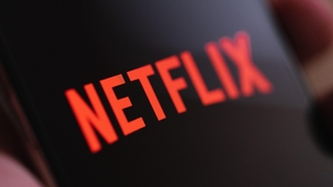 Serialul fenomen de pe Netflix care i-a cucerit pe români! Povestea captivantă te ține cu sufletul la gură