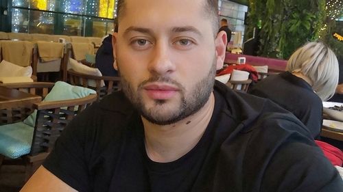 Daniel Balaș, predici despre modestie din Dubai! Tânărul care a renunțat la preoție pentru a deveni șofer pe TIR, criticat dur în mediul online: „Și spui asta de pe un Lamborghini”