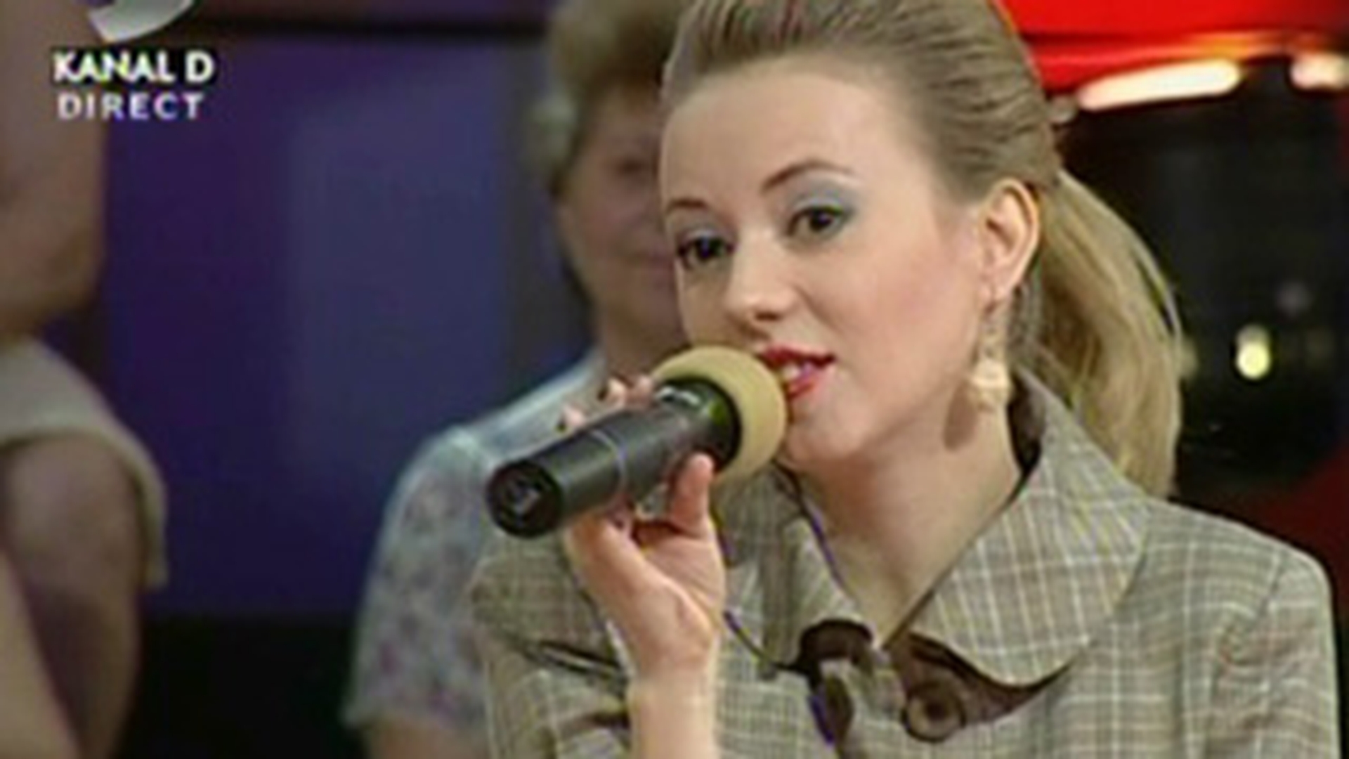 VIDEO Larisa Dragulescu este materialista convinsa si isi cauta iubit! "Trebuie sa castige cateva mii de euro pe luna, sa aiba casa si masina. Nu trebuie sa fie loial"