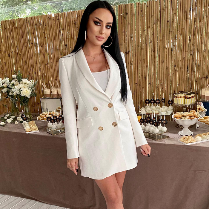 Corina face deliciul urmăritorilor săi din social media